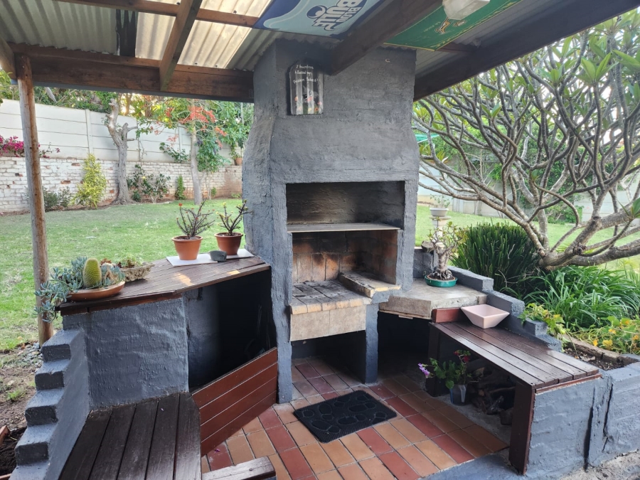 4 Bedroom Property for Sale in Hartenbos Heuwels Western Cape